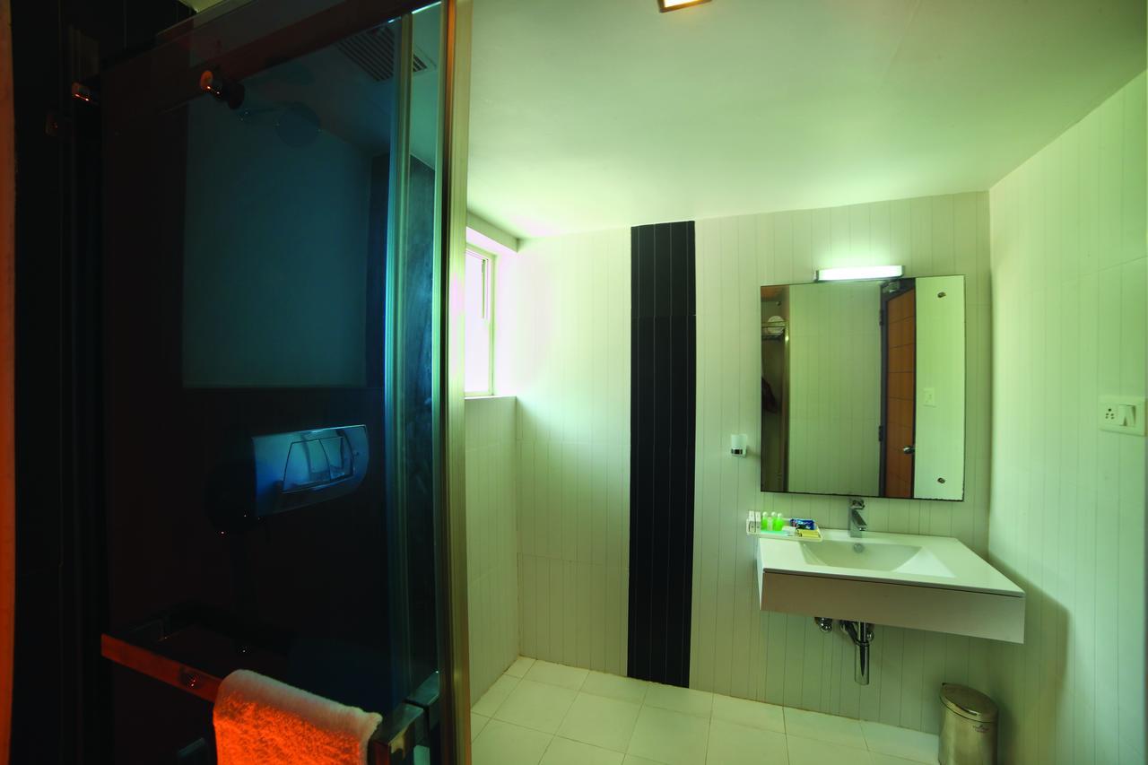 Hotel Zodiac Regency Kollam Ngoại thất bức ảnh